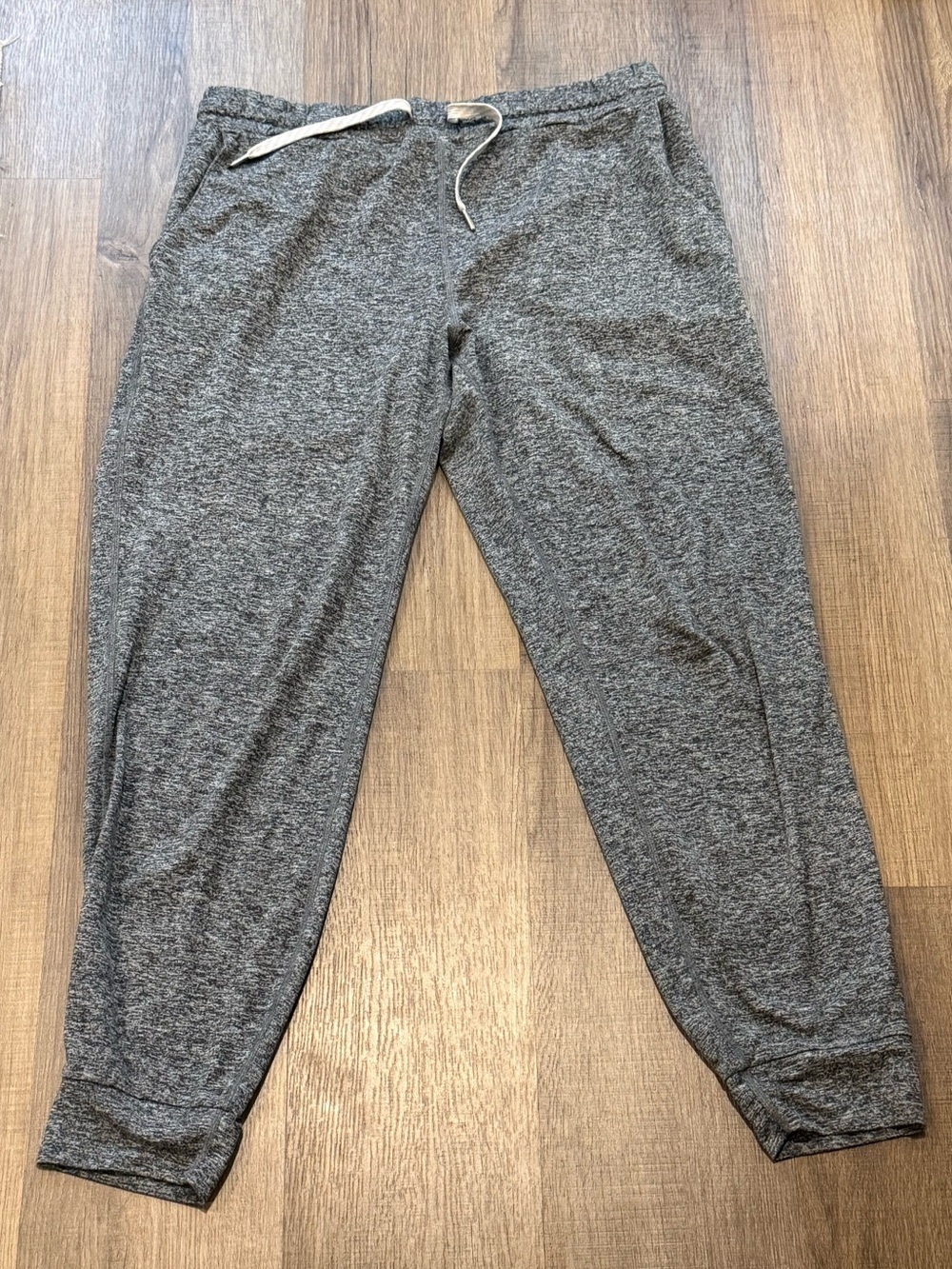 Vuori Heather Gray Women’s Jogger Sweatpants